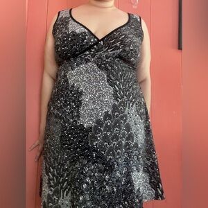 Elegant Black and Gray Patterned Dress